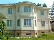 Фасад из травертина,  гранита,  камня